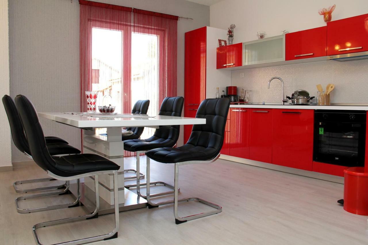 Apartmani Corleone Bilice Exterior foto